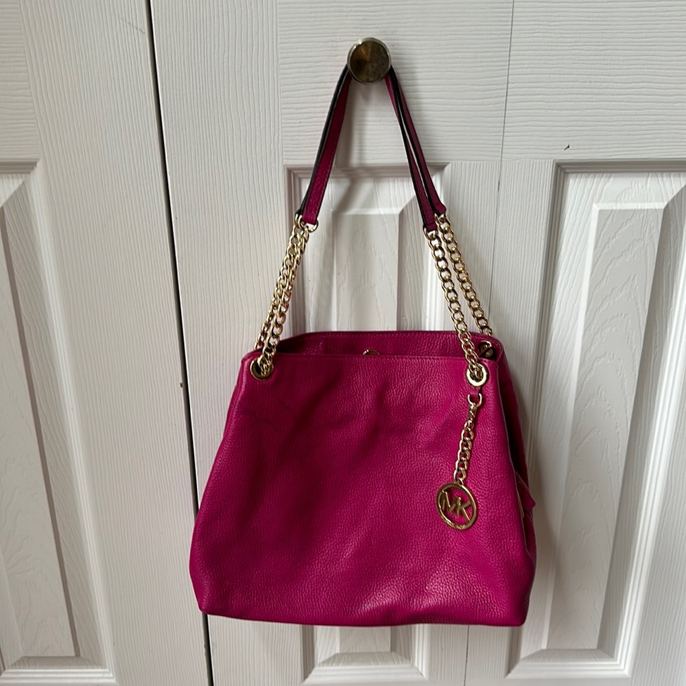 MICHAEL Michael Kors Fuchsia Pink Leather Shoulder Bag with Gold Hardware